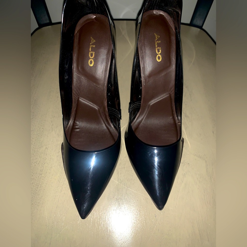 SNEAKER BOTTOM PUMPS!